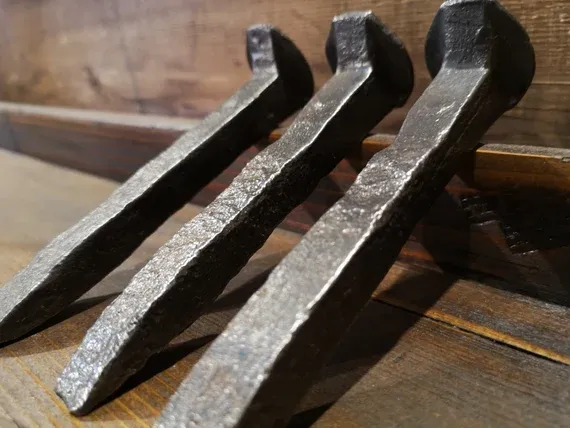 Spikes rian iarnróid sa chóras iarnróid