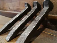 Spikes rian iarnróid sa chóras iarnróid